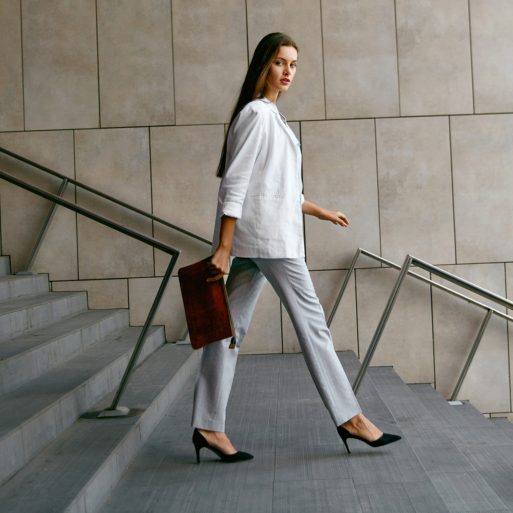 Jak się ubrać modnie i z klasą? Dowiedz się, jak dobierać ubrania i tworzyć eleganckie stylizacje